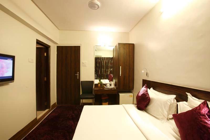 Hotel Plaza Bombay Habitación foto
